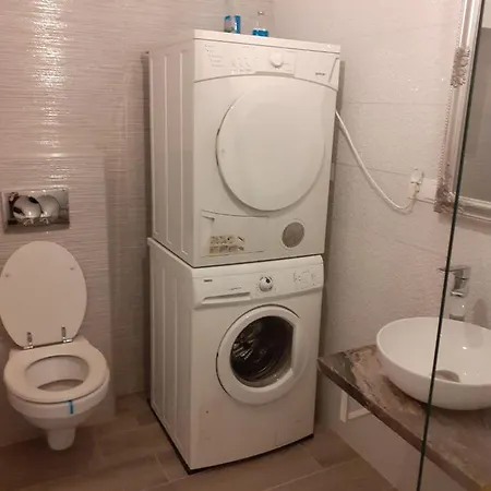 아파트 Apartament De Lux Cu Curte Si Parcare