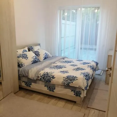 아파트 Apartament De Lux Cu Curte Si Parcare